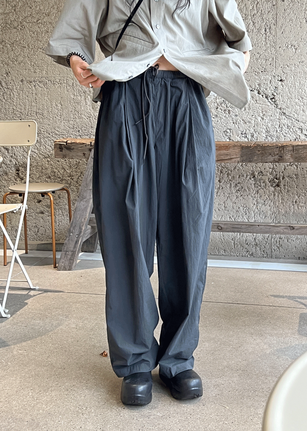 Khaki nylon banding pants