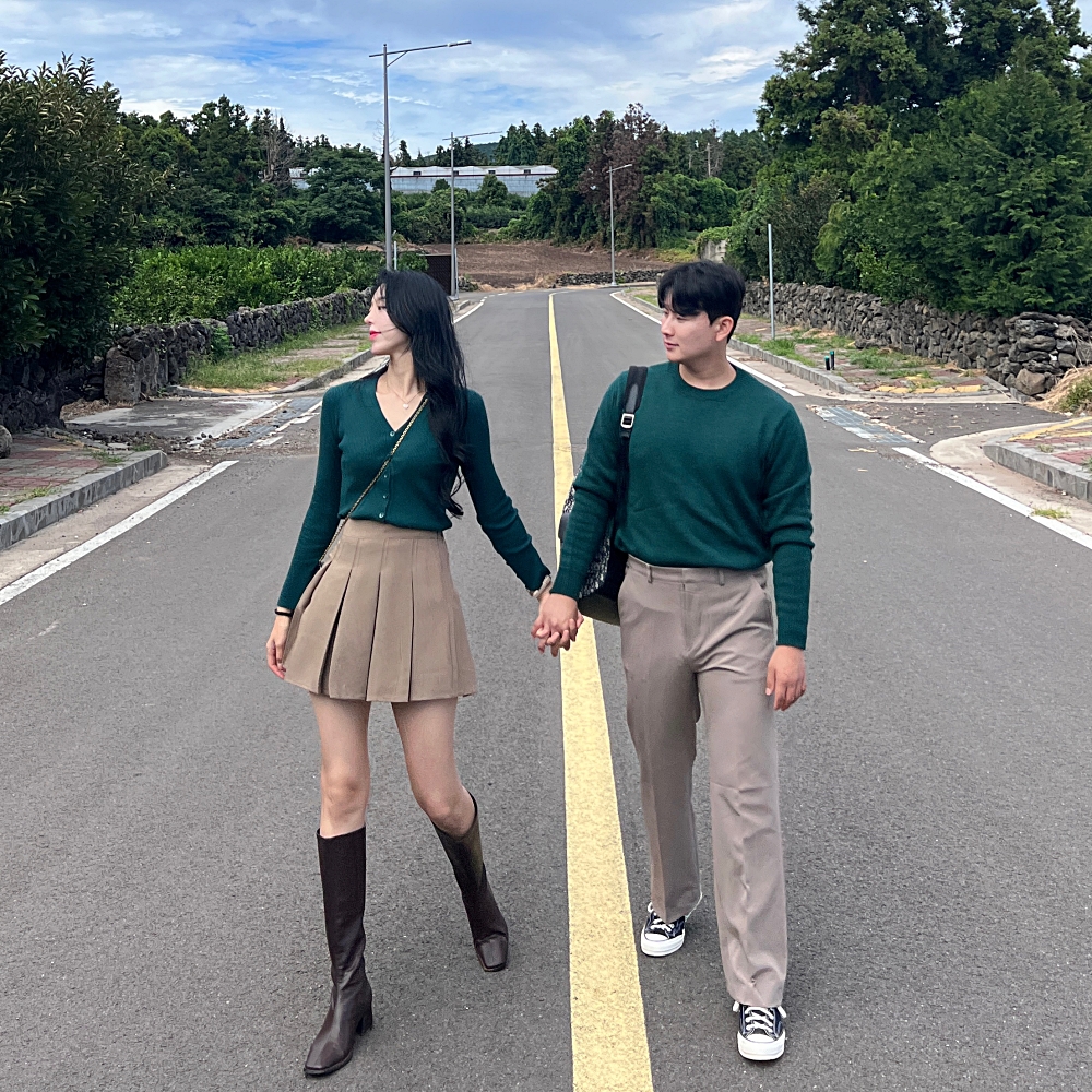 디어커플 [단독] 커플시밀러룩 가을 딥그린 브이넥 가디건 커플니트 데이트 제주도 신혼 여행룩