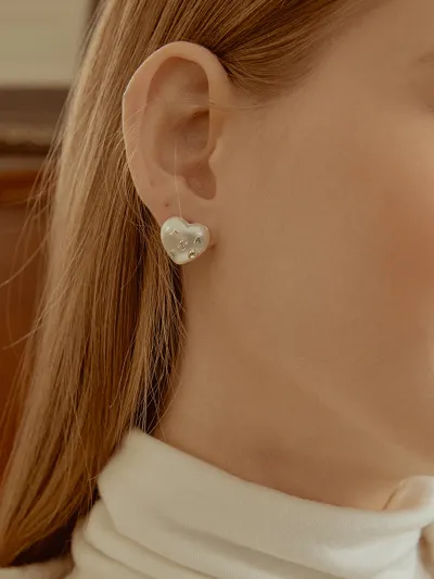 ☆TATIANA☆ Lettering Pearl Heart Earring EC1949 타티아나 Lettering Pearl Heart Earring EC1949