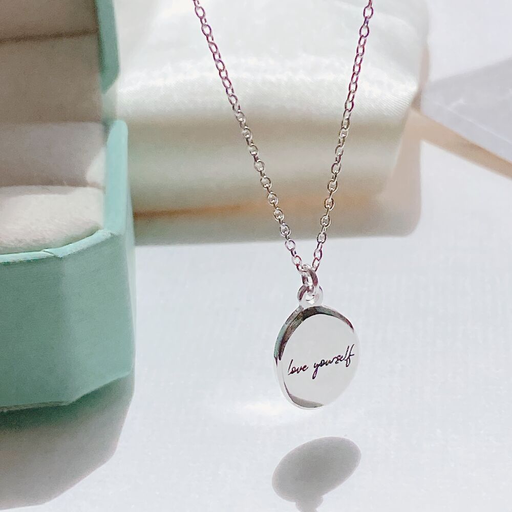 일루아샵 실버도금) 써지컬스틸 Love your self 감성 원형 코인 목걸이