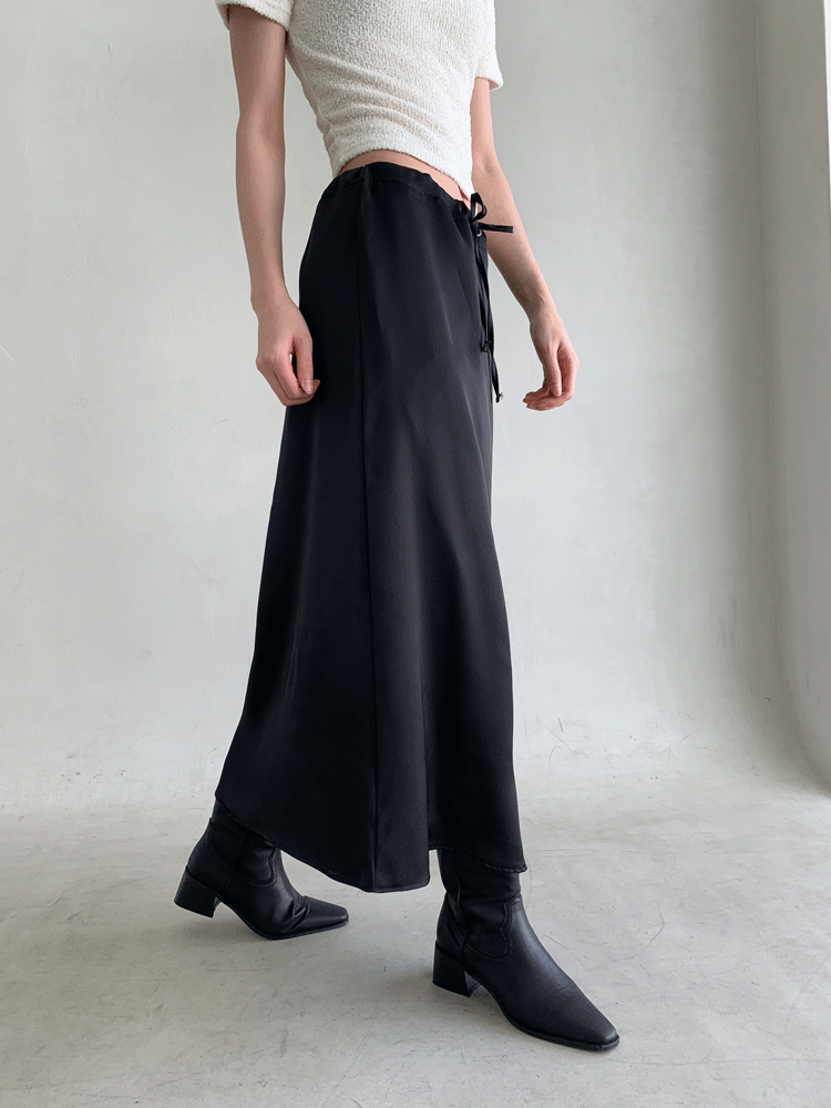 Satin string long skirt