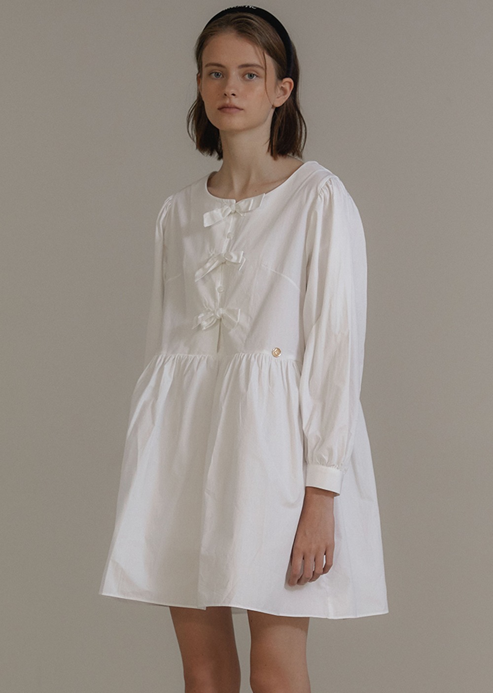 아노에틱 ANC RIBBON SHIRRING DRESS_WHITE