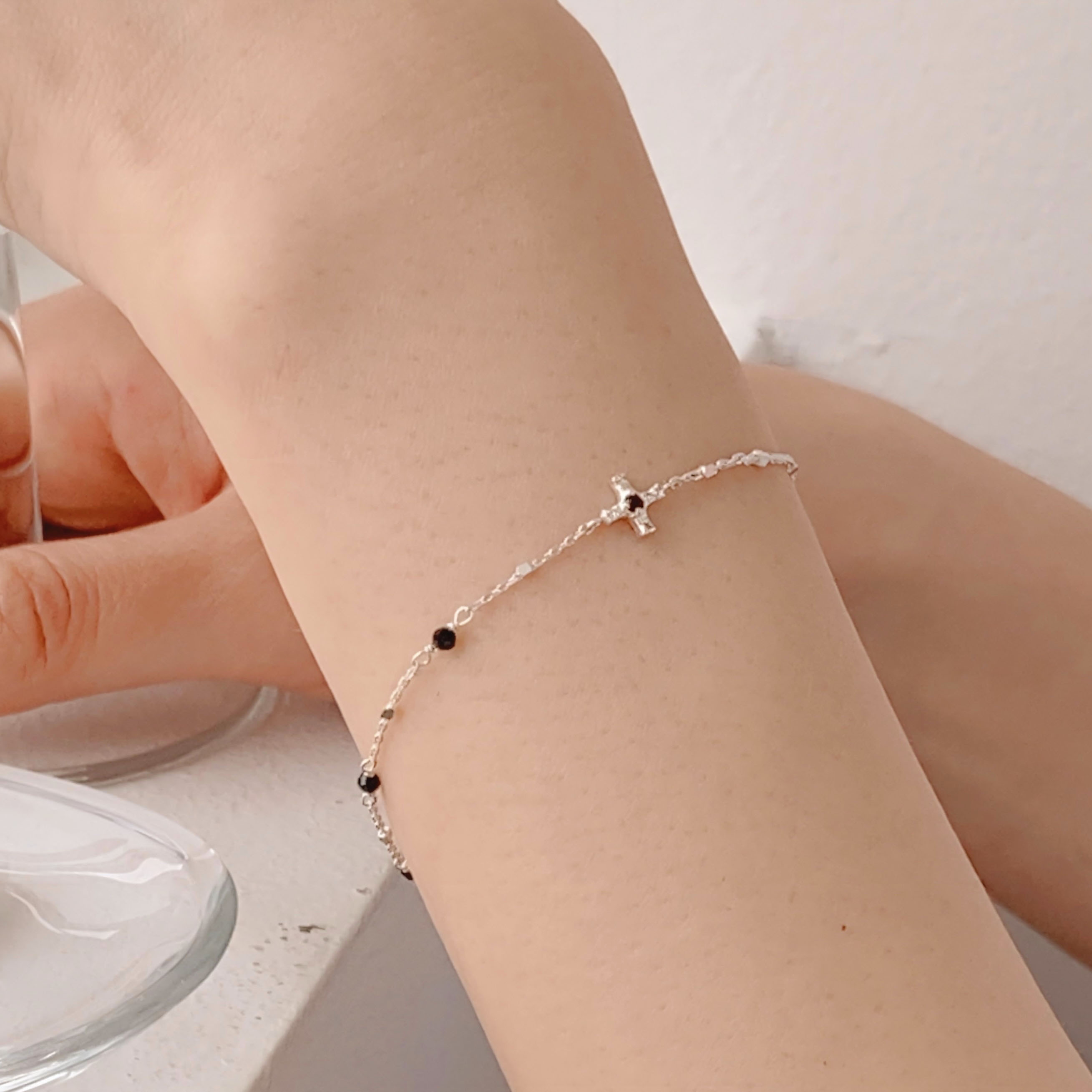 포스티 - [고퀄/14k]가넷 원석 십자가 은팔찌 amo bracelet