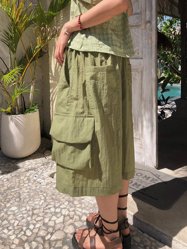 curve-pocket-bermuda-pants