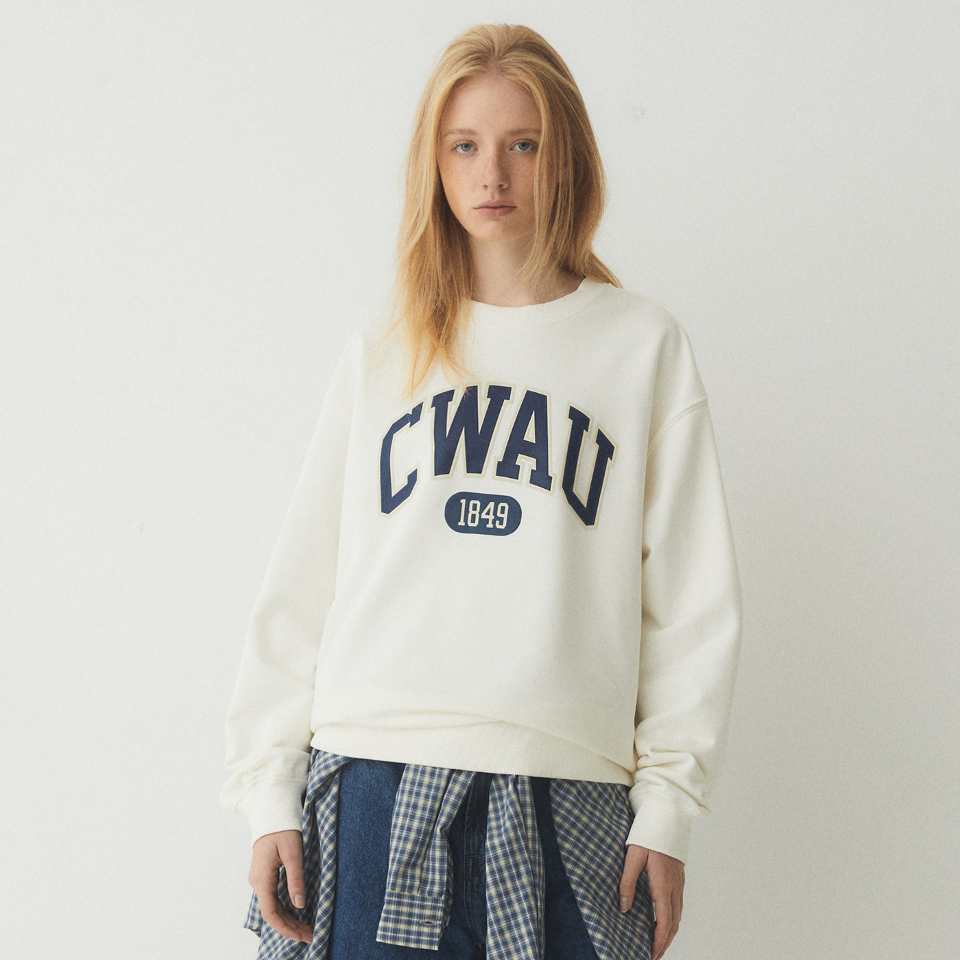 후아유 CWAU 로고 스웻 셔츠 / WHMWE4901U