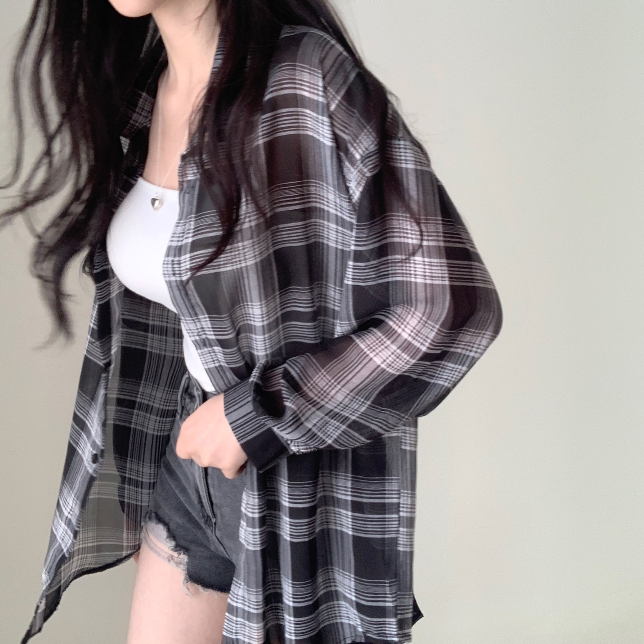 자스민벨 [살탐방지*.*/데일리템!] 포스트 체크 시스루 스트라이프 루즈핏 긴팔 남방 셔츠(2color) 셔츠/여행룩/휴가룩/시 ...