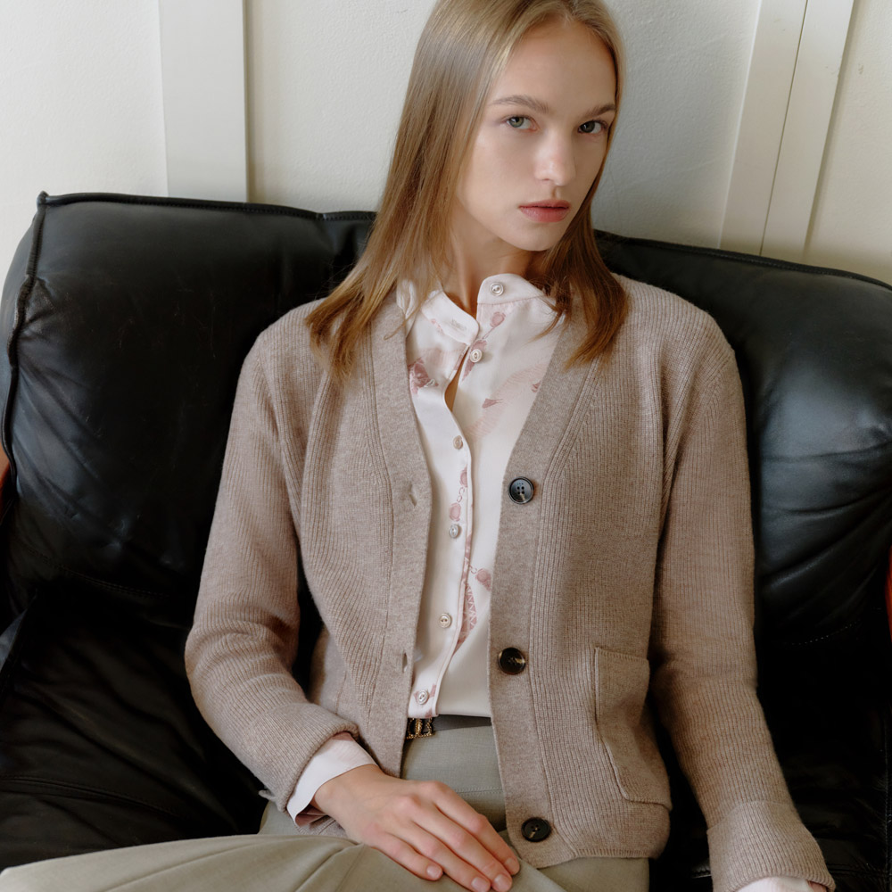 [더레노마] 아웃포켓 브이넥 가디건-R2F45KCD310