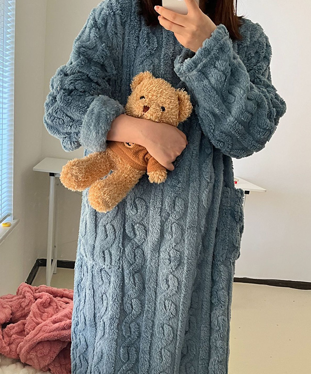 [라리리] 극세사 겨울 수면잠옷 홈웨어 긴팔 보들라운드 꼬임니티 원피스 파자마 수면잠옷 5컬러(4068)