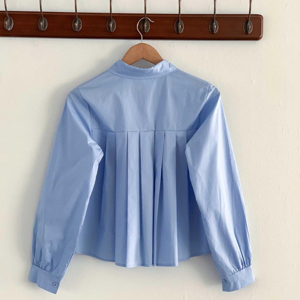 뒤태 핀턱 플리츠주름블라우스 여성소라셔츠 소라블라우스 긴팔 화이트셔츠 데일리 출근룩 하객룩