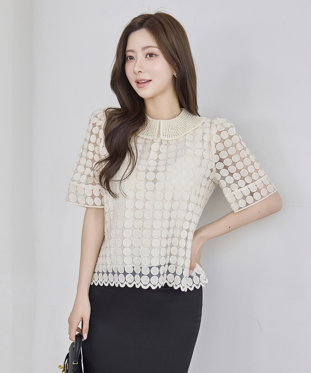 [모리스커밍홈] 펀칭 도트 카라 블라우스_M2604BL087B